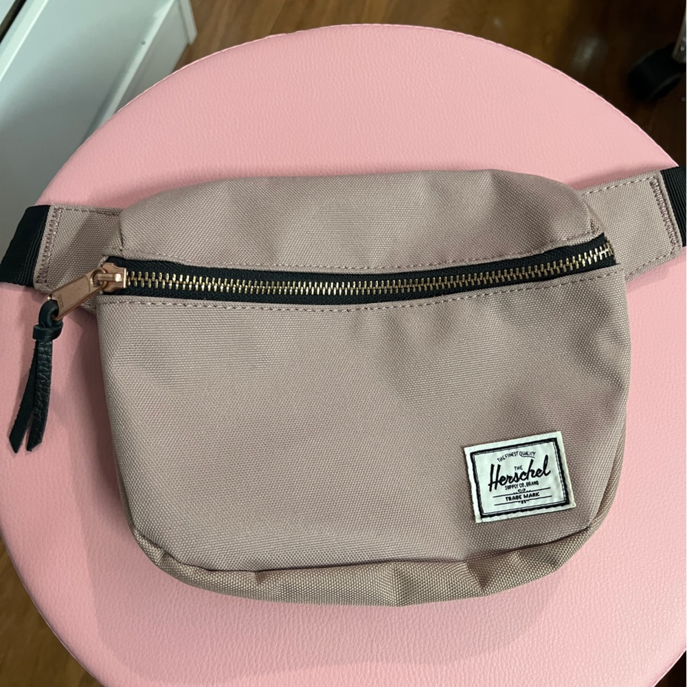 Herschel Fanny Hip Pack Fifteen Waist Pack in Nude Pink